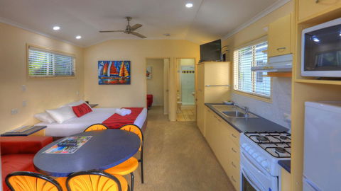 Alex Beach Cabins And Tourist Park - eAccommodation 11
