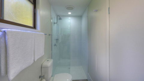 Alex Beach Cabins And Tourist Park - eAccommodation 28