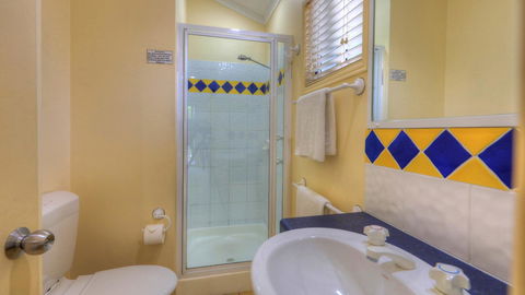 Alex Beach Cabins And Tourist Park - eAccommodation 3