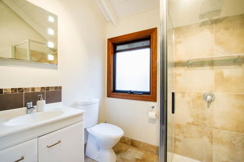 Airlie Beach Eco Cabins - Adults Only - eAccommodation 22