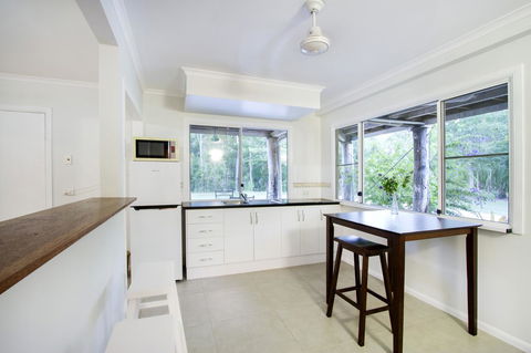 Airlie Beach Eco Cabins - Adults Only - eAccommodation 37