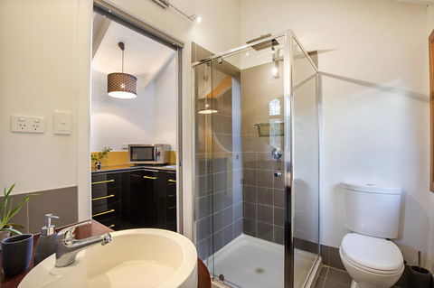 Airlie Beach Eco Cabins - Adults Only - eAccommodation 30