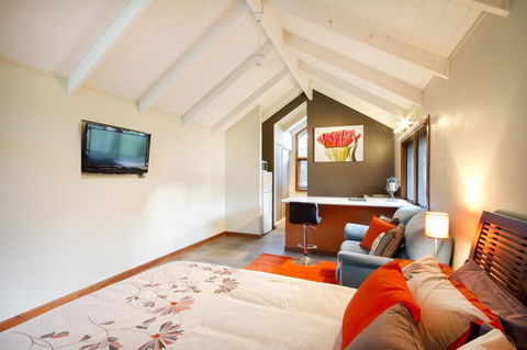 Airlie Beach Eco Cabins - Adults Only - eAccommodation 9