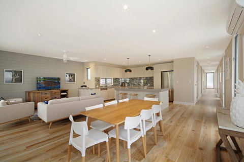Jacaranda Noosa - eAccommodation 17