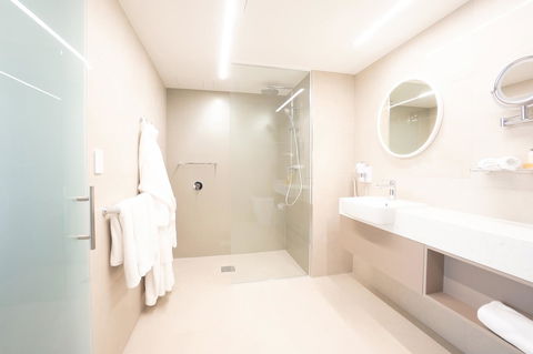 Pacific Hotel Cairns - eAccommodation 5