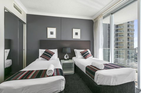 Mantra Towers Of Chevron - eAccommodation 21