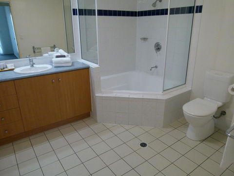 Madison Ocean Breeze Apartments - eAccommodation 33