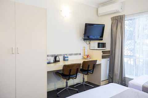 Emerald Maraboon Motor Inn - eAccommodation 43