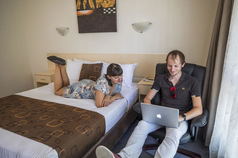Emerald Maraboon Motor Inn - eAccommodation 35
