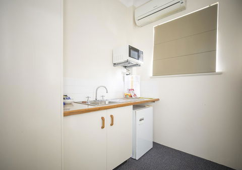 Emerald Maraboon Motor Inn - eAccommodation 31