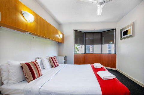 Tiki Hotel Apartments Surfers Paradise - eAccommodation 1