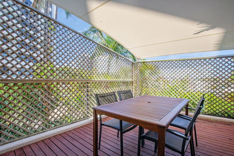 Tiki Hotel Apartments Surfers Paradise - eAccommodation 10