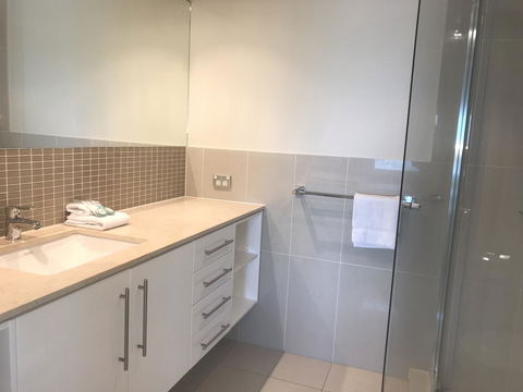 Proximity Waterfront Apartments - eAccommodation 11
