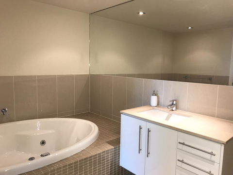 Proximity Waterfront Apartments - eAccommodation 22