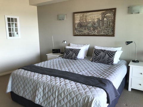 Proximity Waterfront Apartments - eAccommodation 19