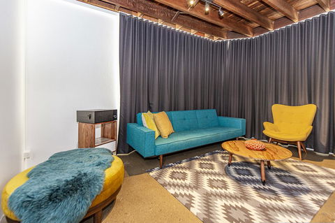 The Pink Hotel Coolangatta - eAccommodation 21