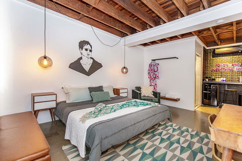 The Pink Hotel Coolangatta - eAccommodation 24