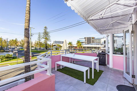 The Pink Hotel Coolangatta - eAccommodation 6