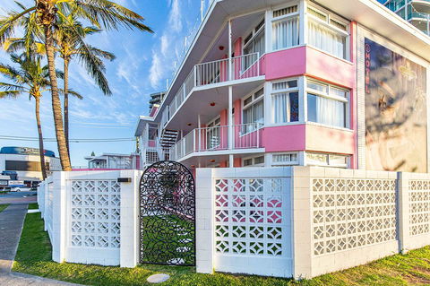 The Pink Hotel Coolangatta - eAccommodation 1