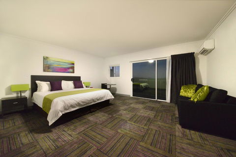 Mackay Oceanside Central Hotel Official - eAccommodation 24