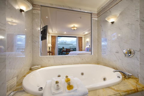 Imperial Hotel Gold Coast - eAccommodation 6