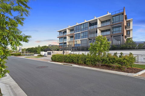 The Residences At The Peninsula - eAccommodation 9