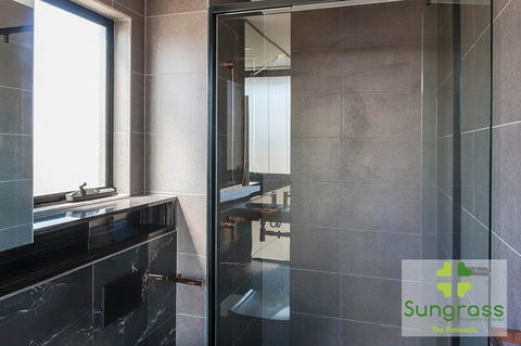 The Residences At The Peninsula - eAccommodation 32