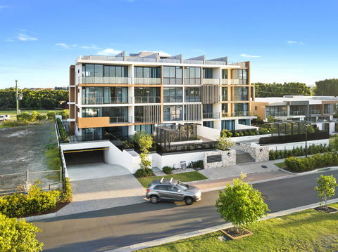 The Residences At The Peninsula - eAccommodation 8