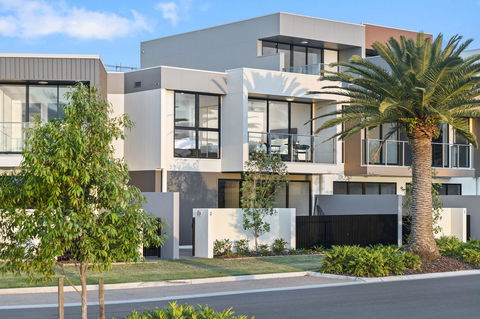 The Residences At The Peninsula - eAccommodation 0