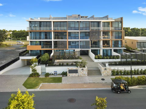 The Residences At The Peninsula - eAccommodation 10
