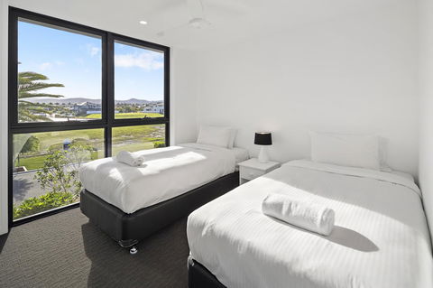 The Residences At The Peninsula - eAccommodation 21