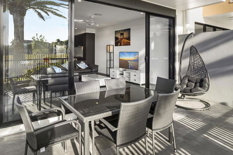 The Residences At The Peninsula - eAccommodation 15