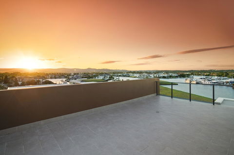 The Residences At The Peninsula - eAccommodation 2