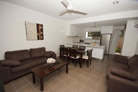 Woodville Beach Townhouse 5 - eAccommodation 1