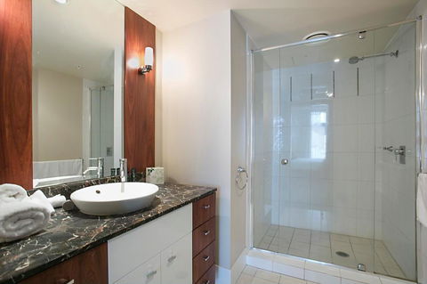 Towers Of Chevron - Private Apartment - eAccommodation 4