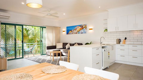 Currumbin Sands On The Beach - eAccommodation 16