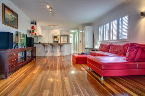 Currumbin Sands On The Beach - eAccommodation 20