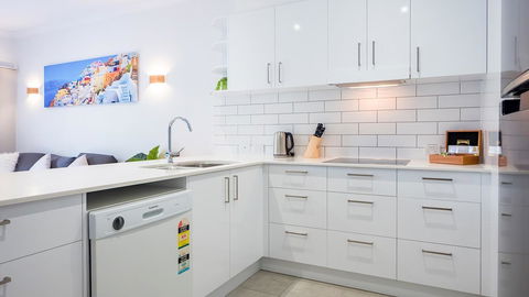 Currumbin Sands On The Beach - eAccommodation 22