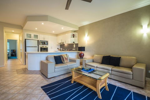 Currumbin Sands On The Beach - eAccommodation 19