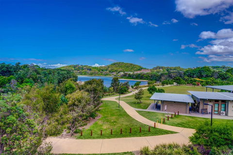 Currumbin Sands On The Beach - eAccommodation 1