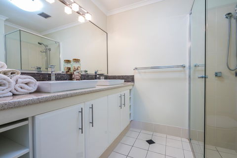 Currumbin Sands On The Beach - eAccommodation 34