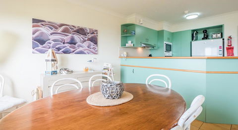 Currumbin Sands On The Beach - eAccommodation 18