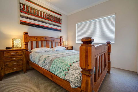 Currumbin Sands On The Beach - eAccommodation 32