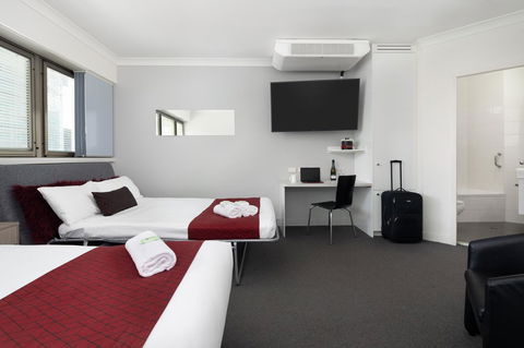 George Williams Hotel - eAccommodation 7