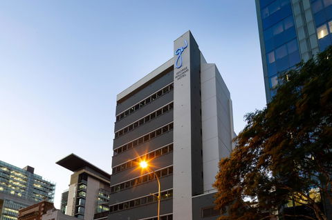 George Williams Hotel - eAccommodation 0
