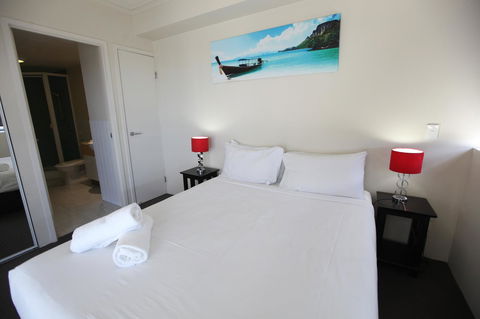 Tribeca Apartments - eAccommodation 10