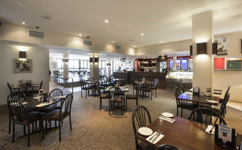 Palm Beach Hotel - eAccommodation 12