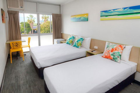 Palm Beach Hotel - eAccommodation 0