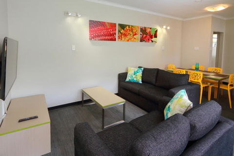 Palm Beach Hotel - eAccommodation 21