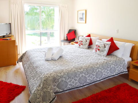 Waterfront Resort Villa With Buggy - eAccommodation 12